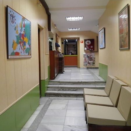 Nuria Hostal Мадрид Екстер'єр фото
