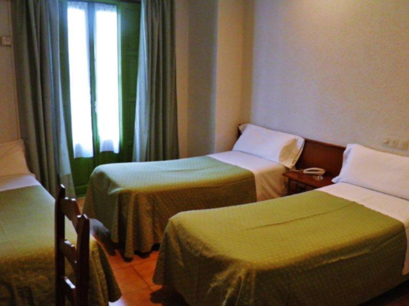 Nuria Hostal Мадрид Екстер'єр фото